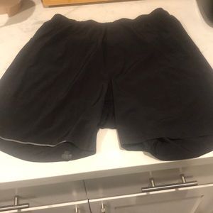 Men’s lulu lemon pace breaker shorts medium